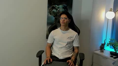 tony_petrov online show from January 9, 4:07 am