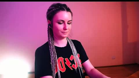 Elizabeth online show from April 1, 6:16 pm