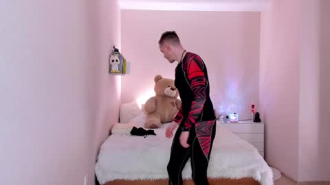 toohornyserj online show from February 3, 11:05 pm