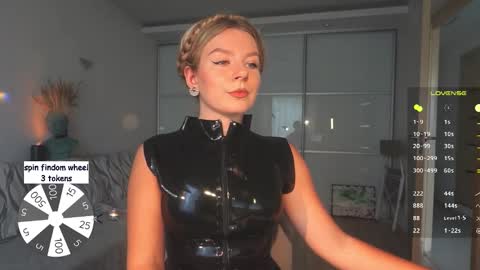 Snapshot of totally_spy chatting on September 10, 1:34 pm Madam Viktoria Vacation in Portugal 2811 - 0412 online show from September 10, 1:34 pm