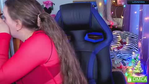   online show from December 18, 8:20 am