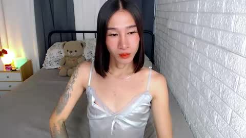 Chloe online show from May 29, 11:30 am