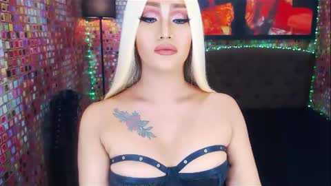 Snapshot of transplayfullolivia chatting on February 16, 3:47 am KYLIE BELLA TS online show from February 16, 3:47 am