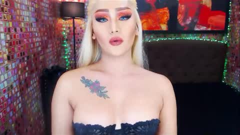 Snapshot of transplayfullolivia chatting on February 18, 1:43 am KYLIE BELLA TS online show from February 18, 1:43 am