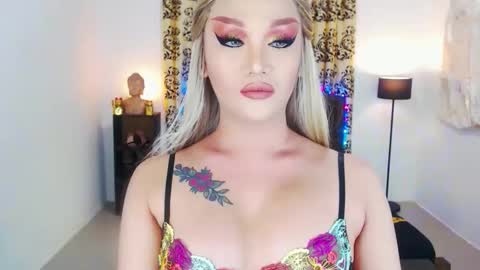 Snapshot of transplayfullolivia chatting on September 16, 7:11 am KYLIE BELLA TS online show from September 16, 7:11 am