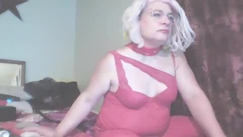 Snapshot of traphouseslutbunny4fun chatting on October 23, 5:31 am traphouseslutbunny4fun online show from October 23, 5:31 am