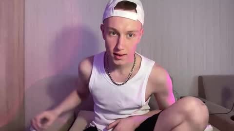 Travis online show from April 14, 9:34 am