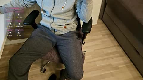 tree1989 online show from November 26, 7:21 pm