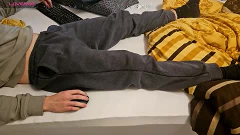 tree1989 online show from January 12, 6:15 pm