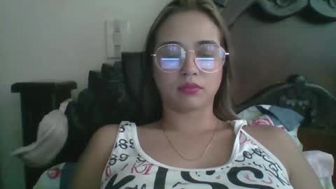 triana_bell online show from November 8, 6:11 pm