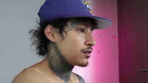 - trieone online show from April 12, 2:32 pm