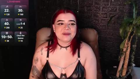 trixxiee_ online show from December 3, 2:31 am