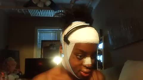 Amber White online show from December 14, 1:39 pm