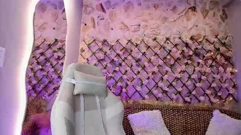  C H L O E online show from March 4, 8:06 pm