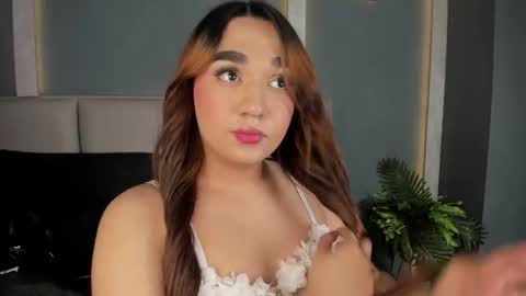  C H L O E online show from March 5, 8:07 pm