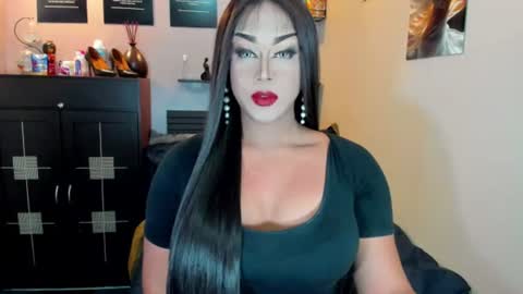 Nicoleeee online show from June 21, 11:55 pm