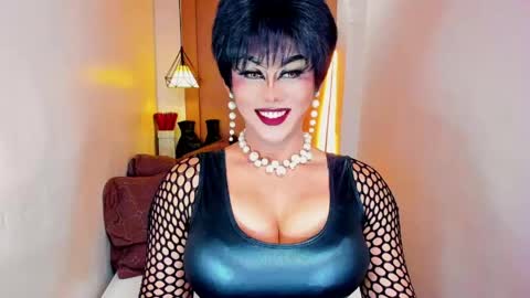 Nicoleeee online show from April 16, 9:39 pm