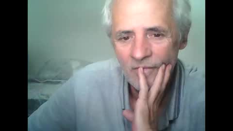 Snapshot of tuamigo8a chatting on October 24, 6:19 pm Siveomeves online show from October 24, 6:19 pm