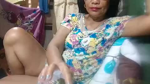 Mae online show from April 21, 8:38 pm