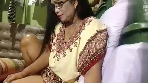 Mae online show from November 24, 9:02 pm