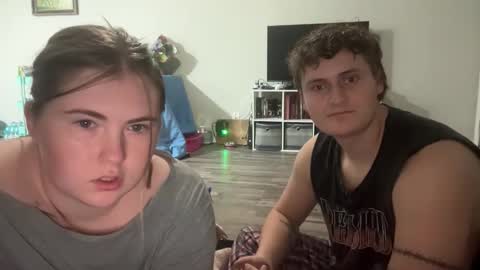 twinfl4m3ss online show from December 15, 1:23 am