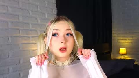 Snapshot of twinklefluff chatting on October 2, 4:06 pm twinklefluff online show from October 2, 4:06 pm