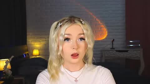 Snapshot of twinklefluff chatting on September 10, 2:07 pm twinklefluff online show from September 10, 2:07 pm