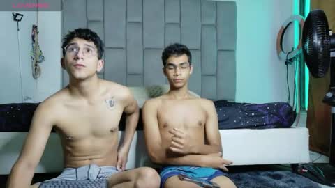 twinksecrets_ online show from April 15, 11:35 am