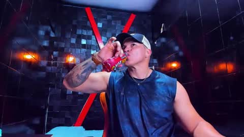 Tyleer Scot online show from April 11, 7:29 pm