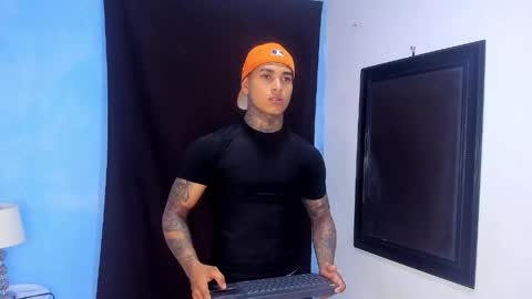 tyler_bell_ online show from May 5, 3:13 am