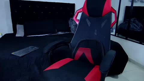 tyler_hank1 online show from February 11, 11:31 am