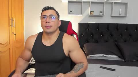 tyler_hank1 online show from March 29, 7:15 pm