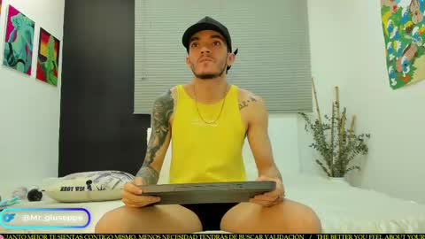 tylergiuseppe_ online show from February 25, 7:49 pm