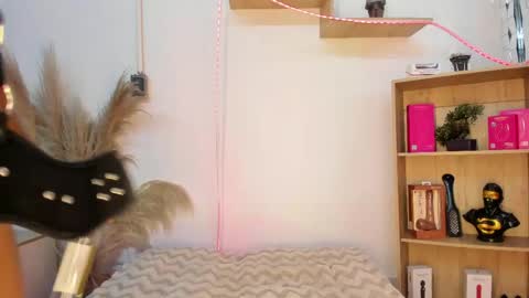 tylla__ online show from April 26, 4:10 am