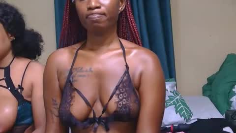 tynniee online show from December 2, 11:47 pm