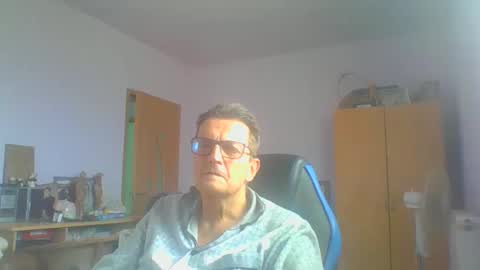 Snapshot of ulmeni7 chatting on October 25, 10:03 am ulmeni7 online show from October 25, 10:03 am