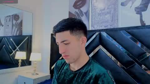 un_sluttyy online show from April 22, 11:39 am