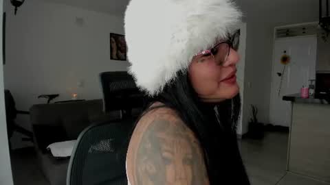Franchesca  online show from June 10, 6:40 pm