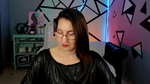UnaTera online show from June 2, 6:15 am