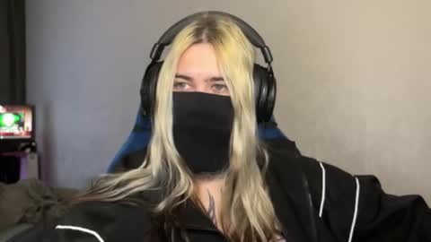 unaxyling online show from February 22, 11:29 pm