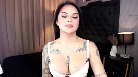 Lady tan online show from November 6, 8:01 pm