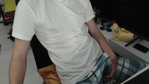 uniqueboy22 online show from April 21, 5:20 pm