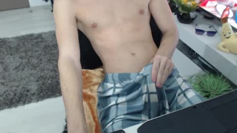 uniqueboy22 online show from April 6, 5:36 pm