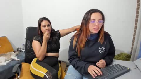 Kary and jhoa online show from February 21, 3:23 am