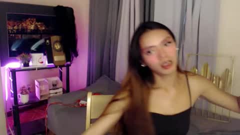 ur_petite_wifexx online show from April 16, 9:42 am