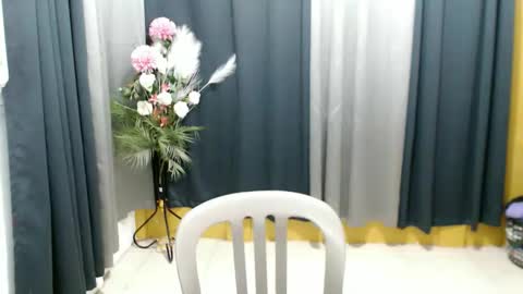 urasiancumgirl_ online show from June 6, 7:25 am
