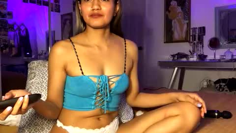 urbabygurl13 online show from May 4, 3:13 am