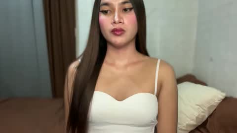 urhottylicious_cum online show from March 12, 1:04 pm