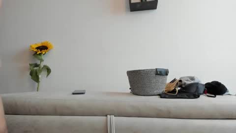 urimare_south online show from February 26, 9:07 pm