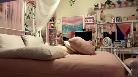 urlittlefilipina online show from November 28, 2:24 pm